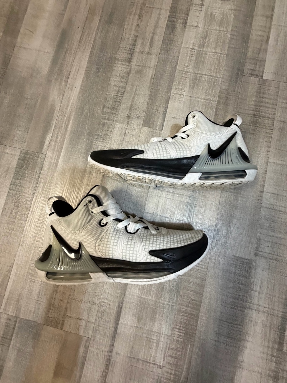 Nike LeBron Witness VII White Black Basketball Shoes Men’s Size 9 DZ3299-100